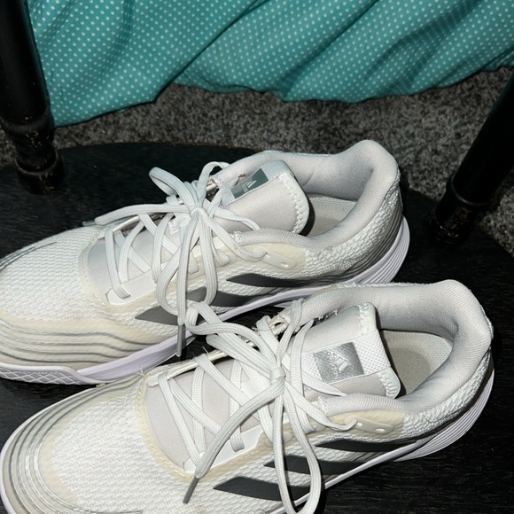 Adidas men’s shoe 9 1/2.... Too small for me - Picture 2 of 8